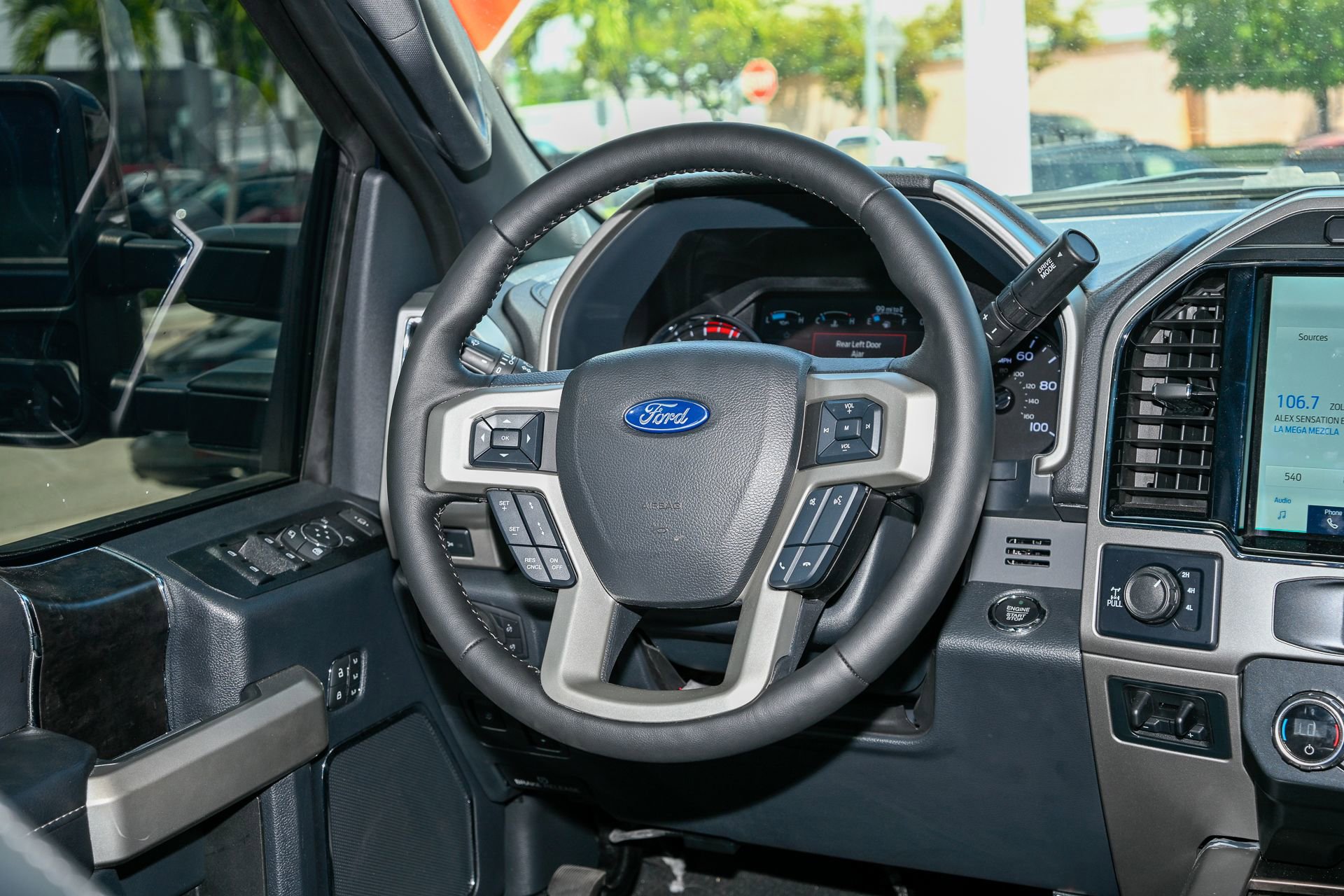 Used 2022 Ford F250 Lariat w/ Black Appearance Package AWD/4WD image 25