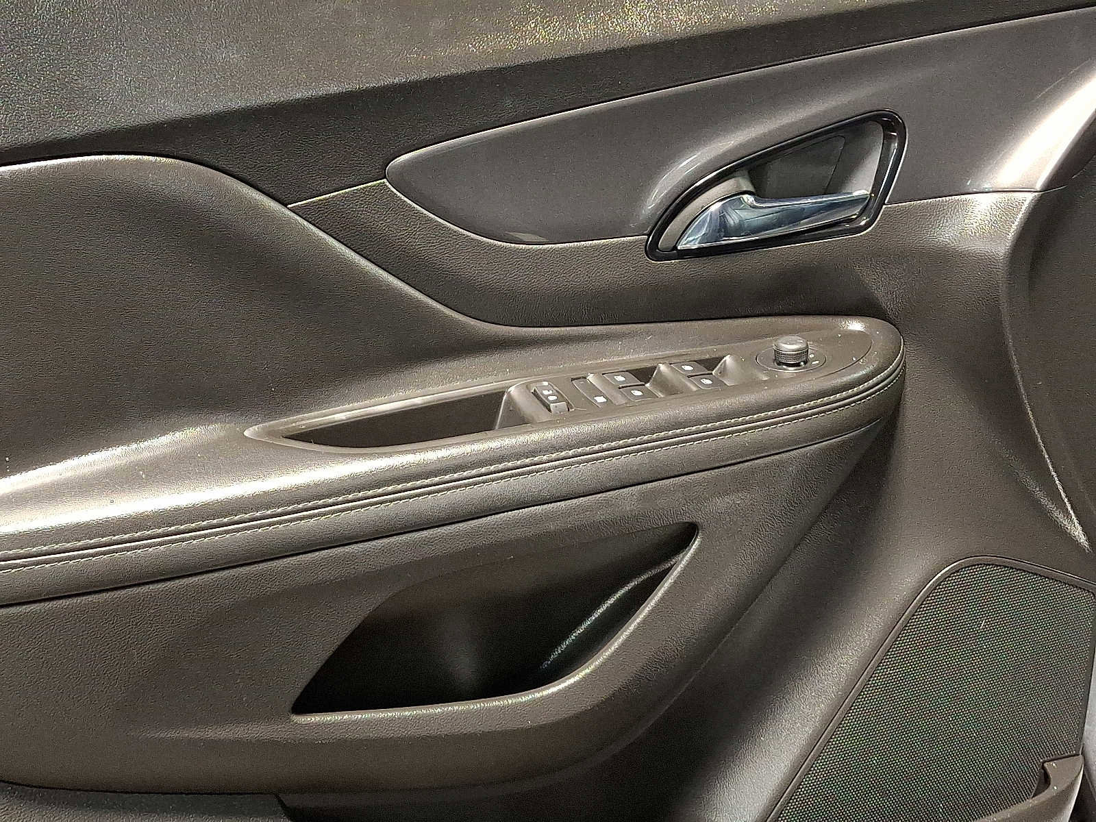 Used 2019 Buick Encore Essence w/ Experience Buick Package image 11