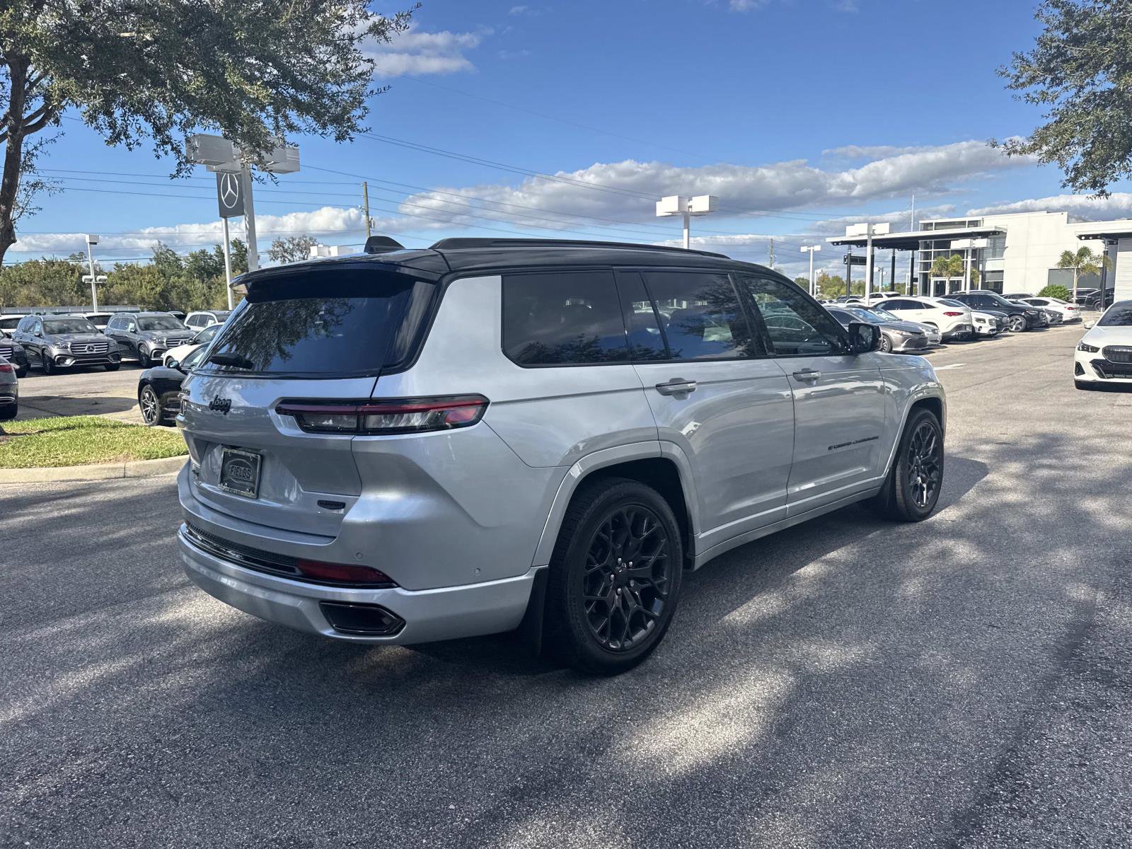 Used 2023 Jeep Grand Cherokee L Summit image 3