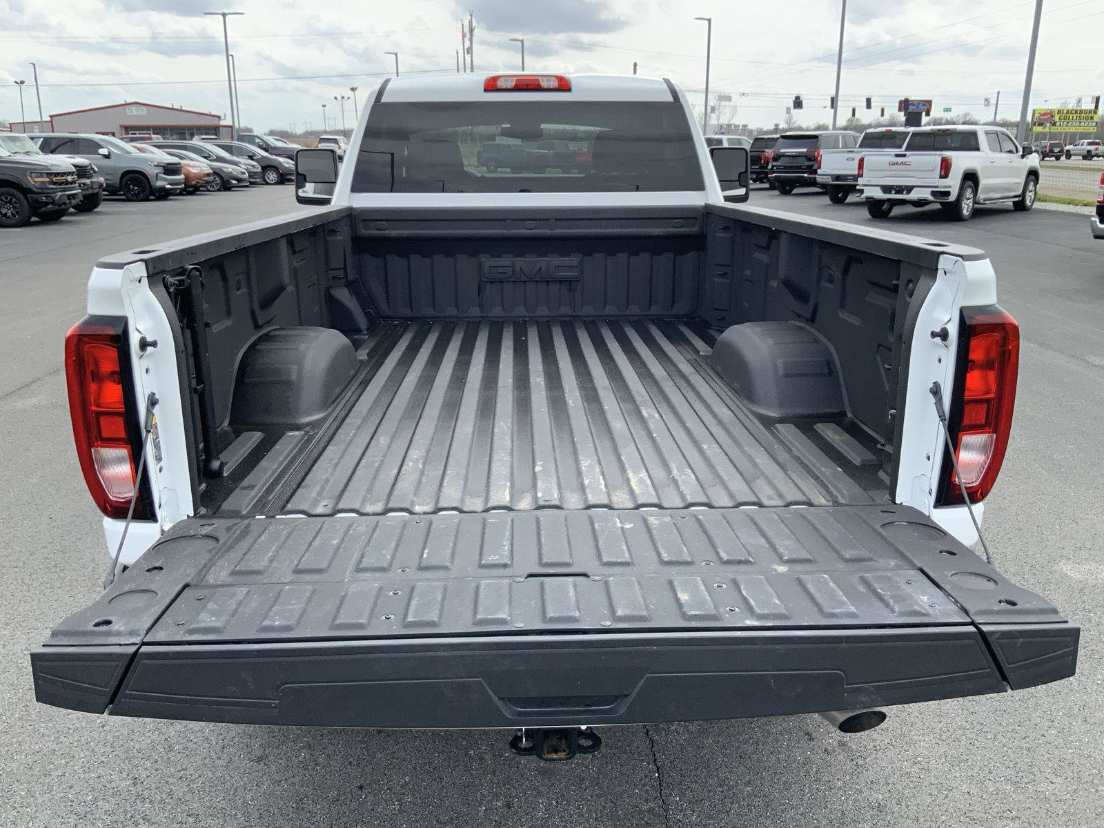 Used 2025 GMC Sierra 2500 SLE w/ SLE Convenience Package image 8