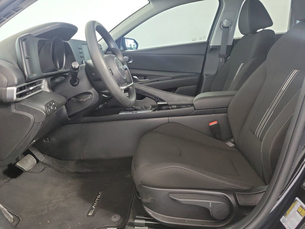 Used 2023 Hyundai Elantra Blue image 13