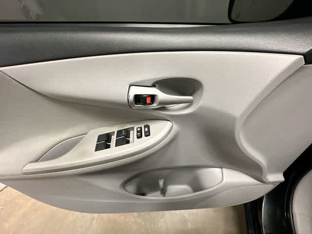 Used 2013 Toyota Corolla LE w/ Premium Pkg FWD image 14