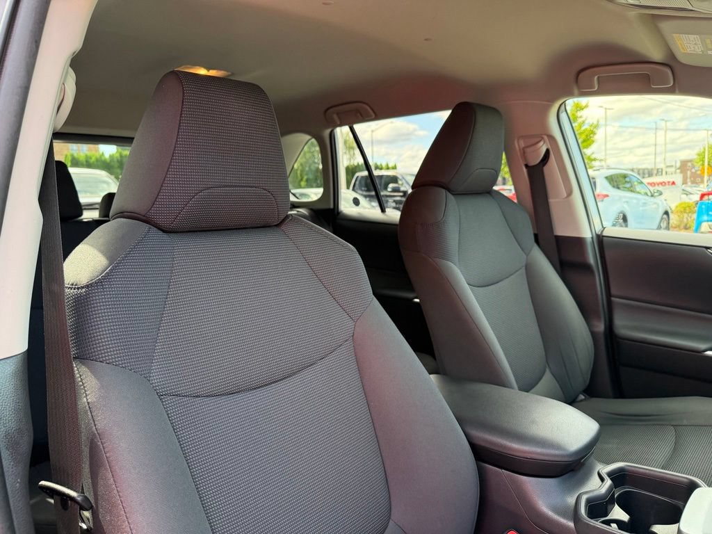 Used 2019 Toyota RAV4 LE w/ All Weather Liner Package AWD/4WD image 22