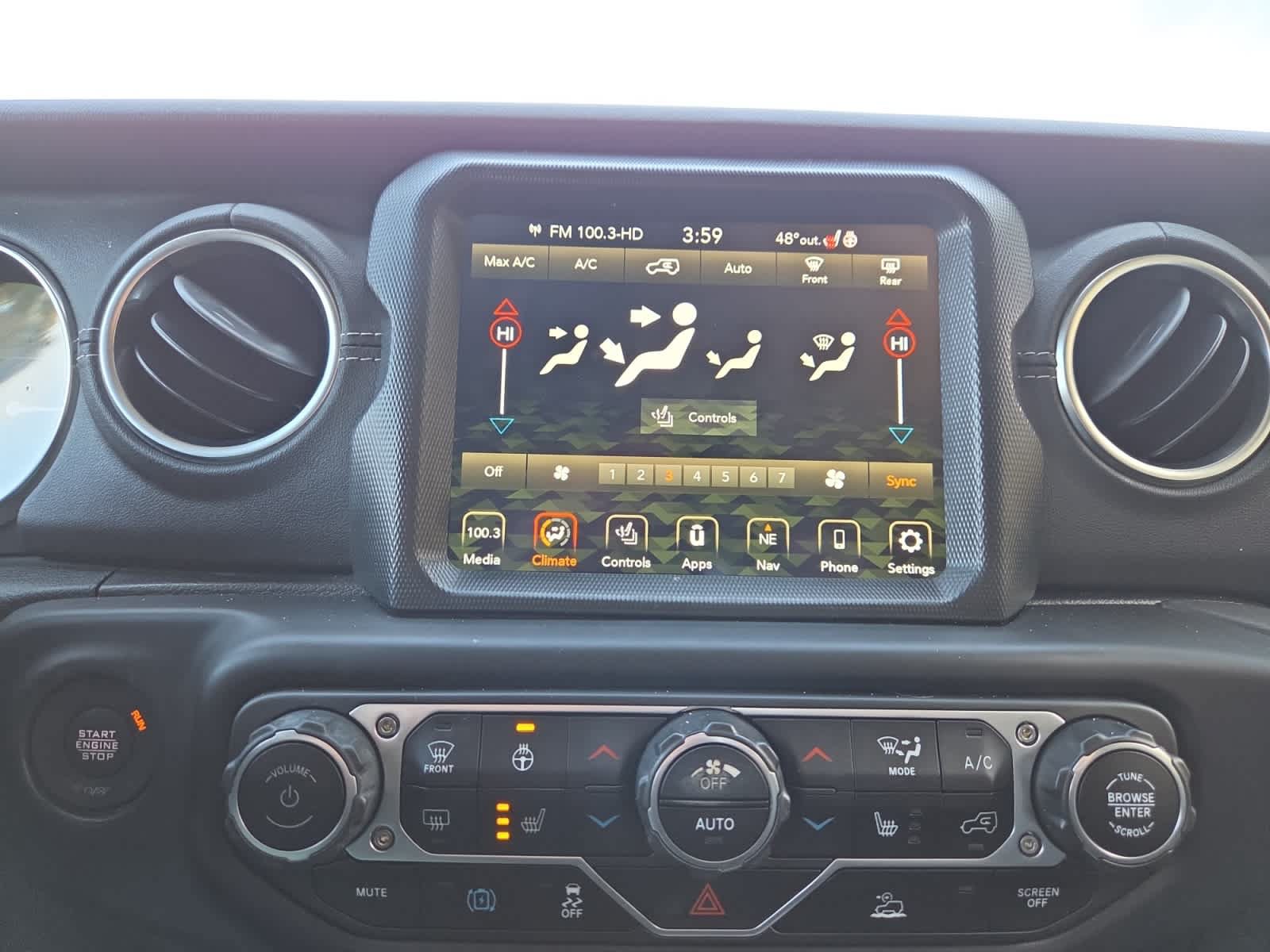 Used 2023 Jeep Wrangler Unlimited Sahara w/ Cold Weather Group AWD/4WD image 24