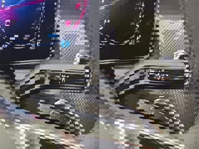 Used 2025 Mercedes-Benz GLC 300 4MATIC image 71