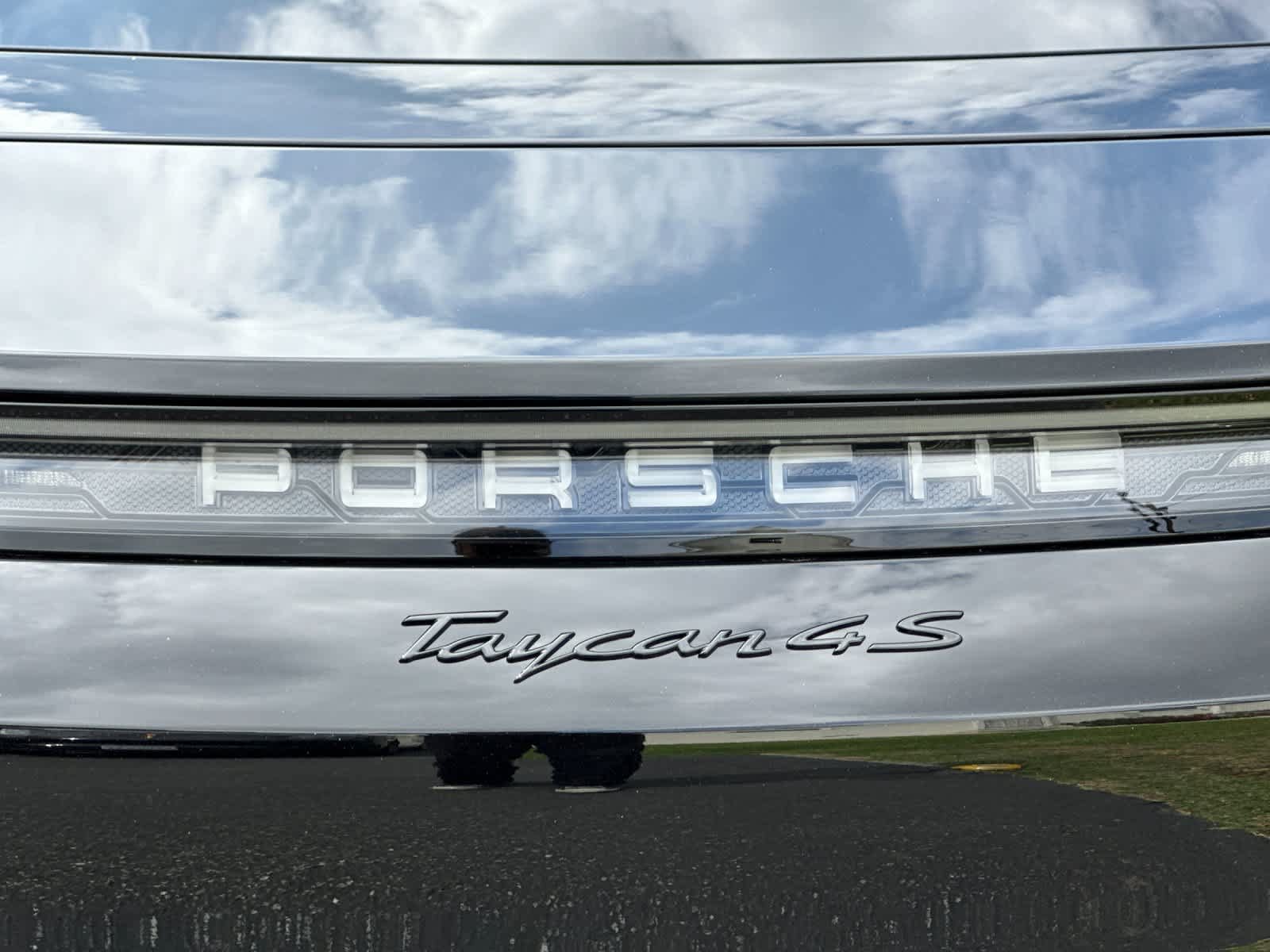 New 2026 Porsche Taycan 4S AWD/4WD image 31