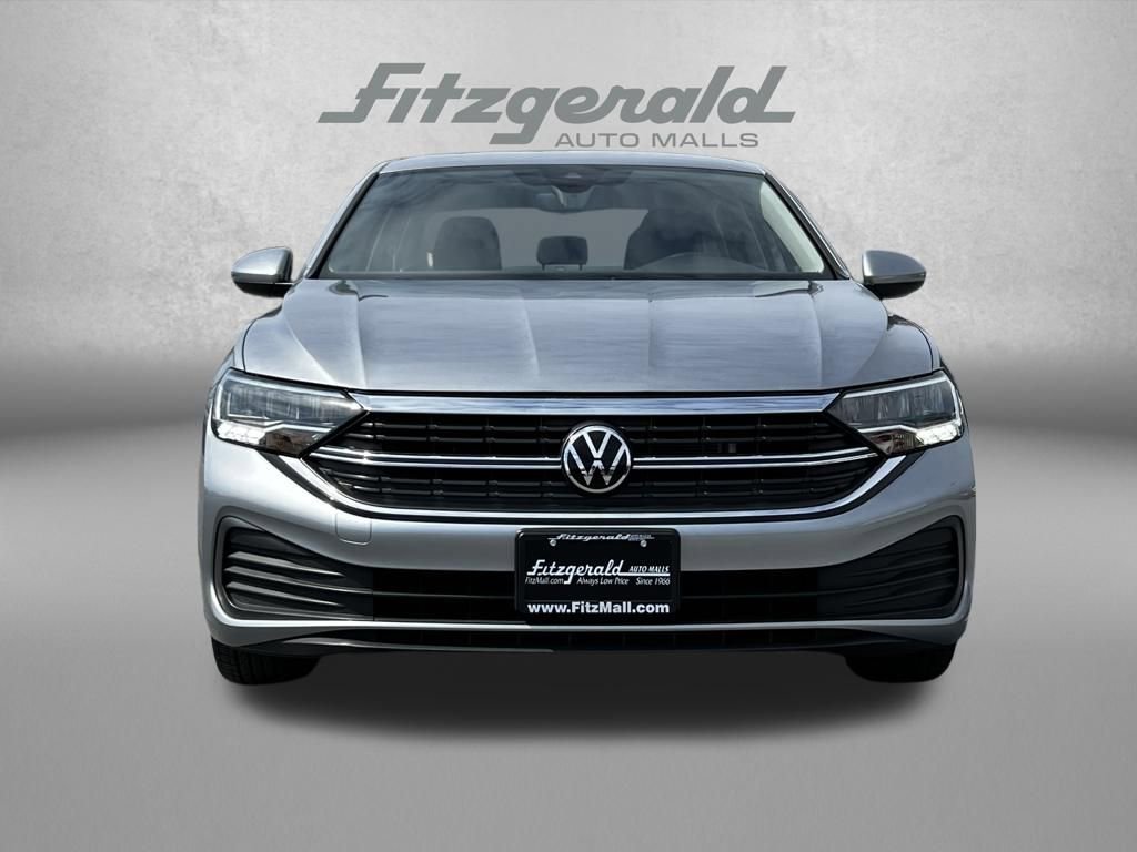 Used 2024 Volkswagen Jetta SE image 5