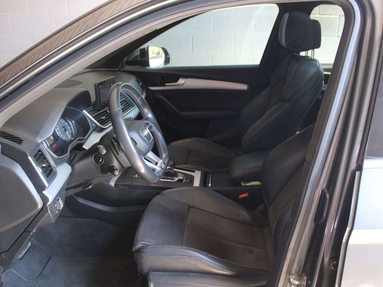 Used 2020 Audi SQ5 Premium w/ Convenience Package AWD/4WD image 9
