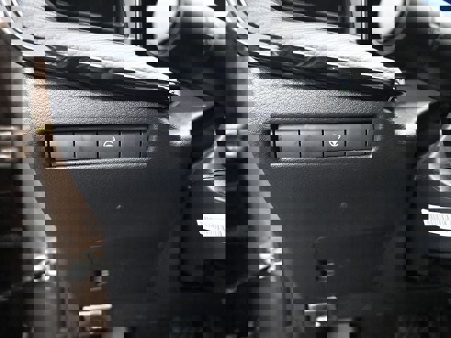 New 2026 Nissan Kicks SR image 28