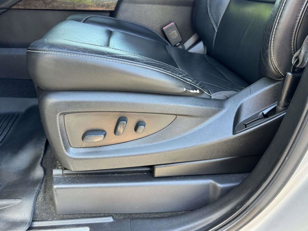 Used 2018 Chevrolet Suburban LT AWD/4WD image 21