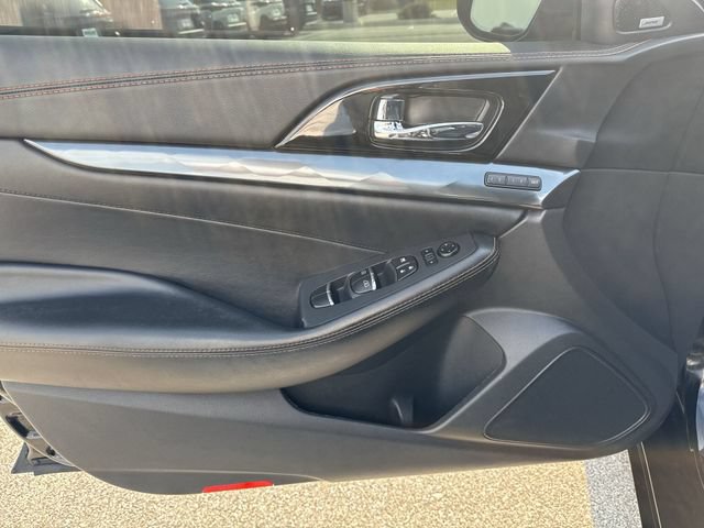 Used 2020 Nissan Maxima SR w/ Sport Mat Group FWD image 10