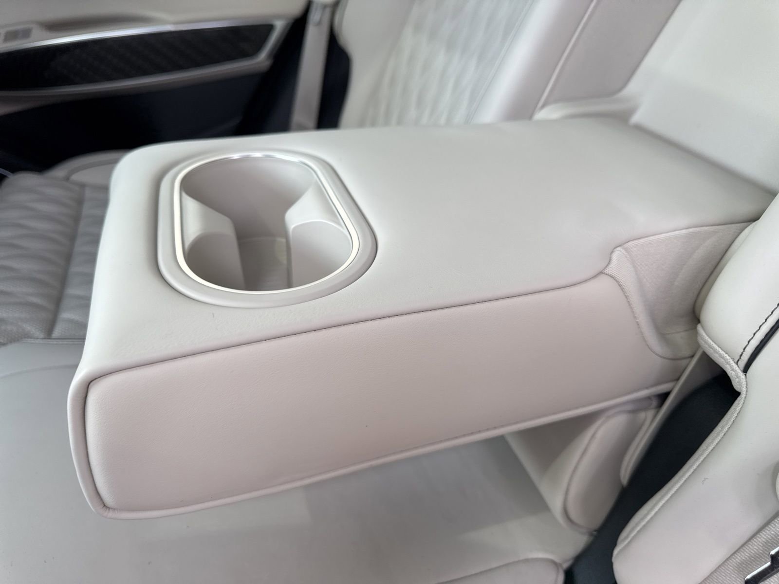 Used 2024 Genesis GV70 3.5T Sport w/ Sport Prestige Package image 15