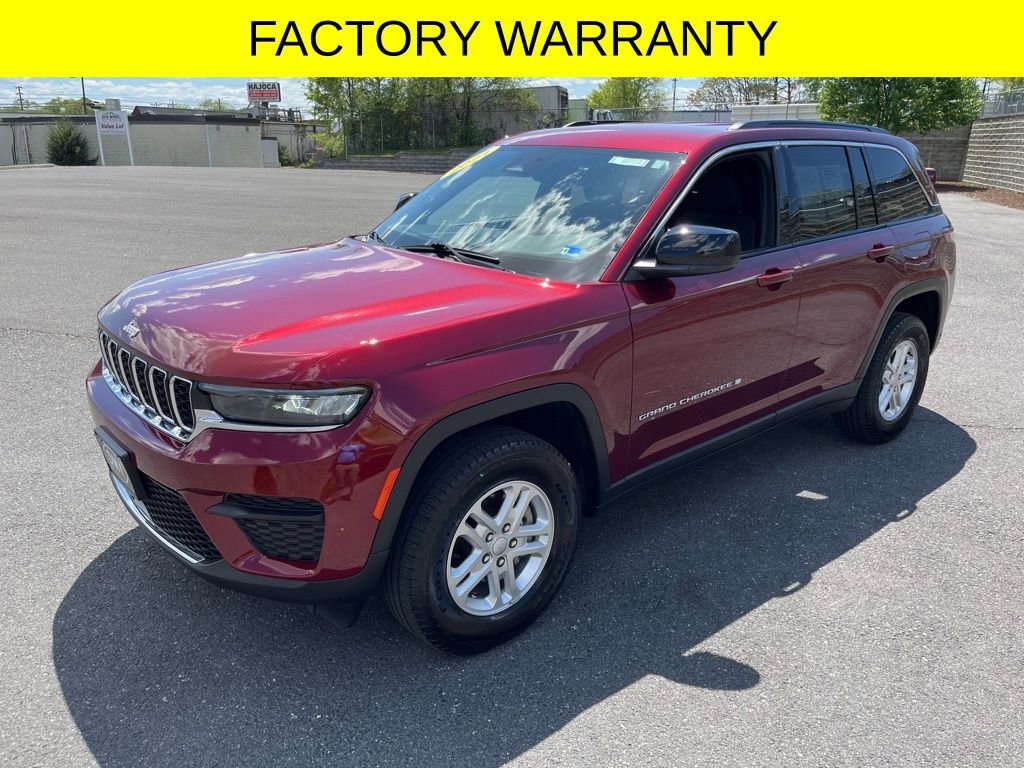 Used 2024 Jeep Grand Cherokee Laredo w/ Trailer Tow Package AWD/4WD image 5