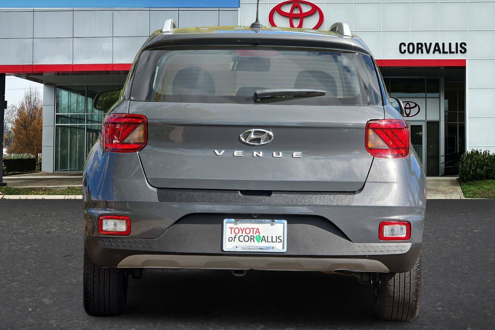 Used 2025 Hyundai Venue SEL FWD image 5