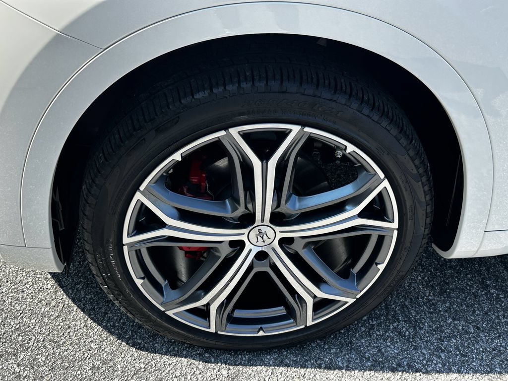 Used 2023 Maserati Levante GT AWD/4WD image 13