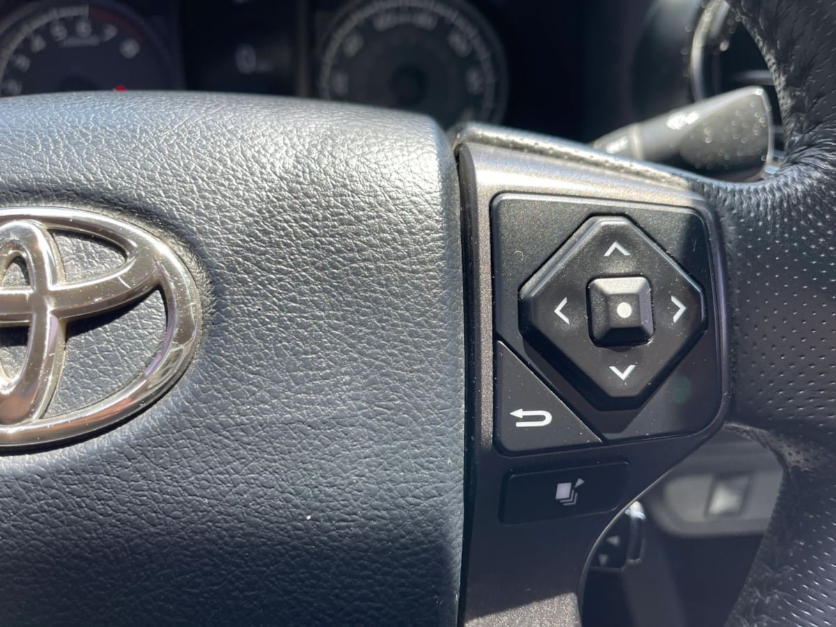 Used 2017 Toyota Tacoma TRD Off-Road w/ Tow Package (A/T) AWD/4WD image 28