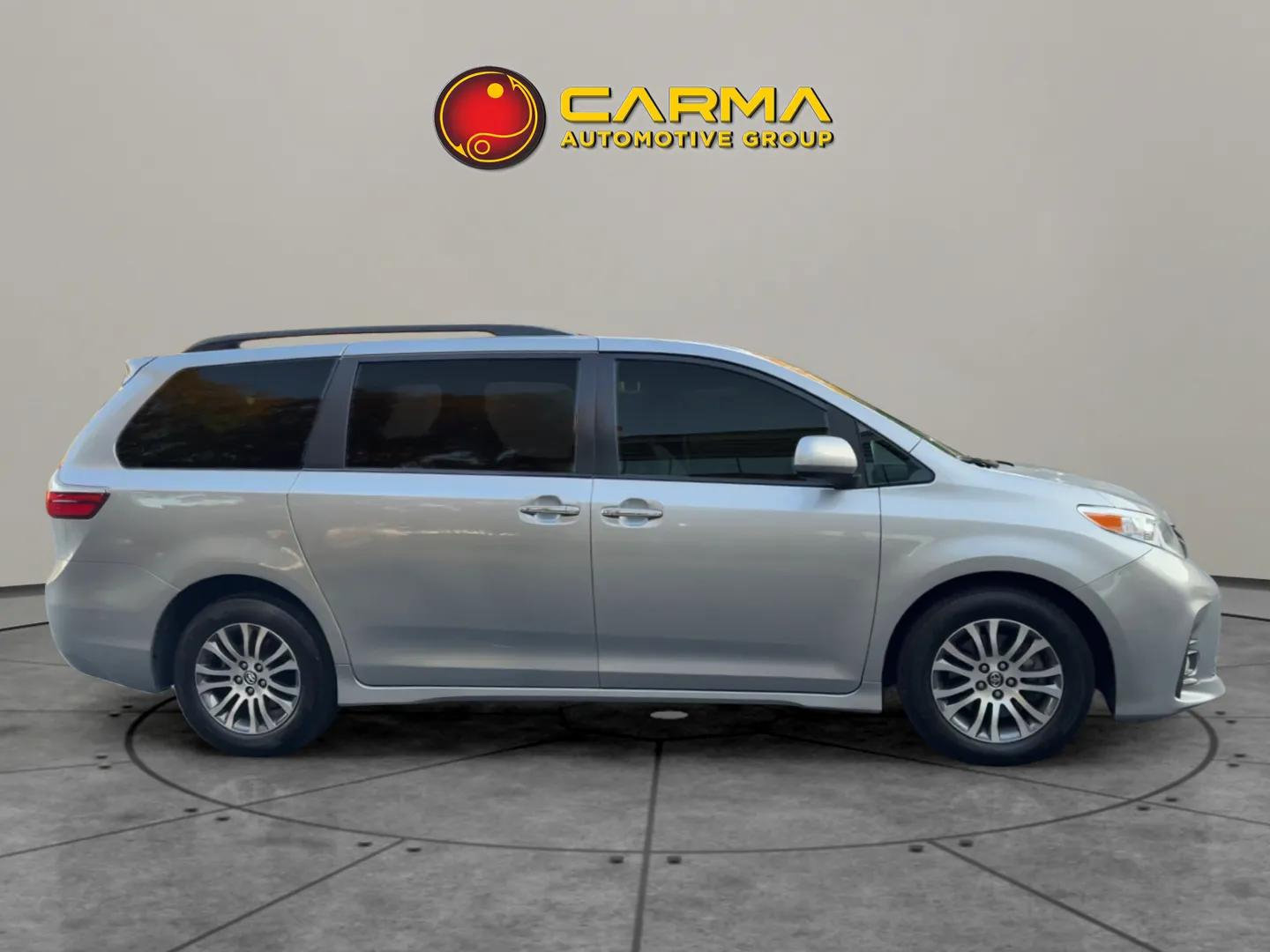 Used 2018 Toyota Sienna XLE image 9