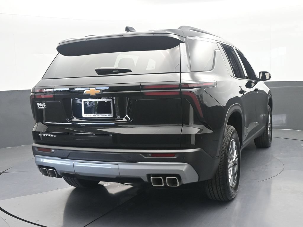 Used 2026 Chevrolet Traverse LT FWD image 5
