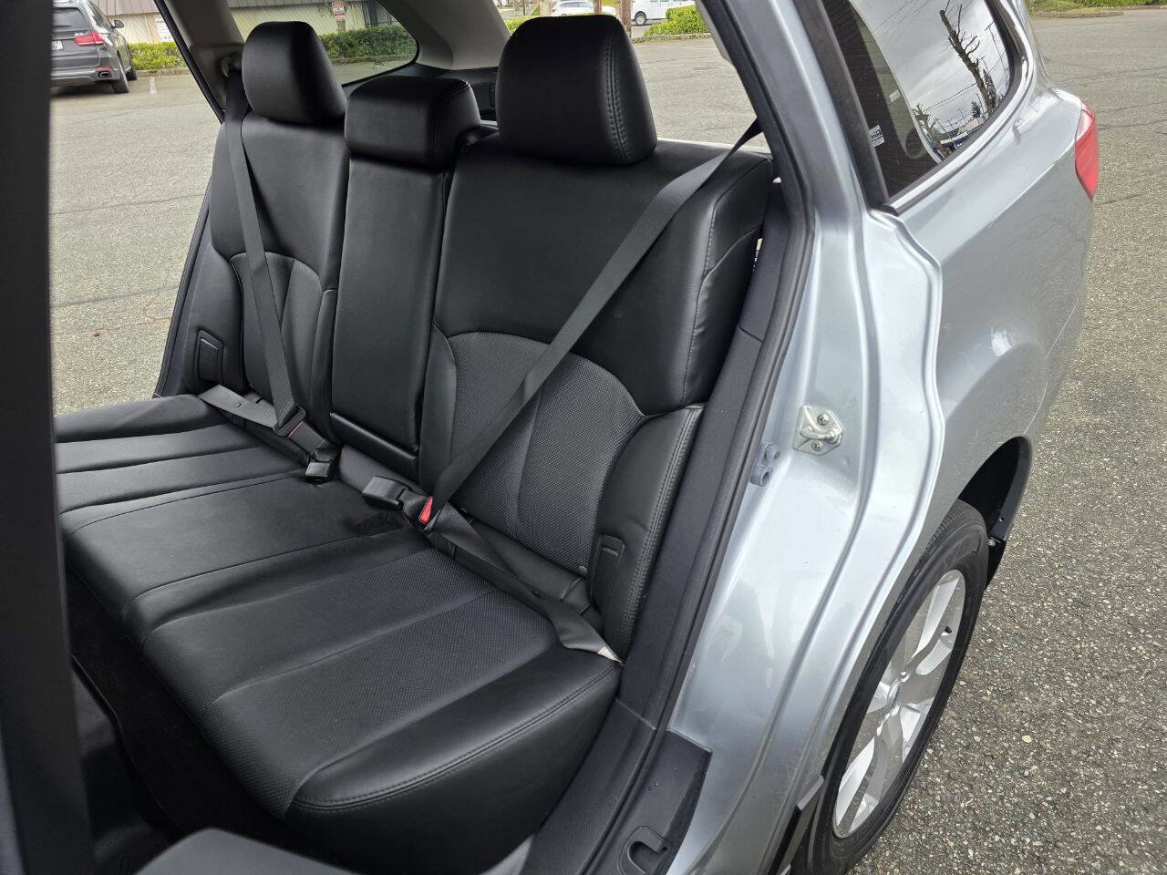 Used 2012 Subaru Outback 3.6R Limited image 34