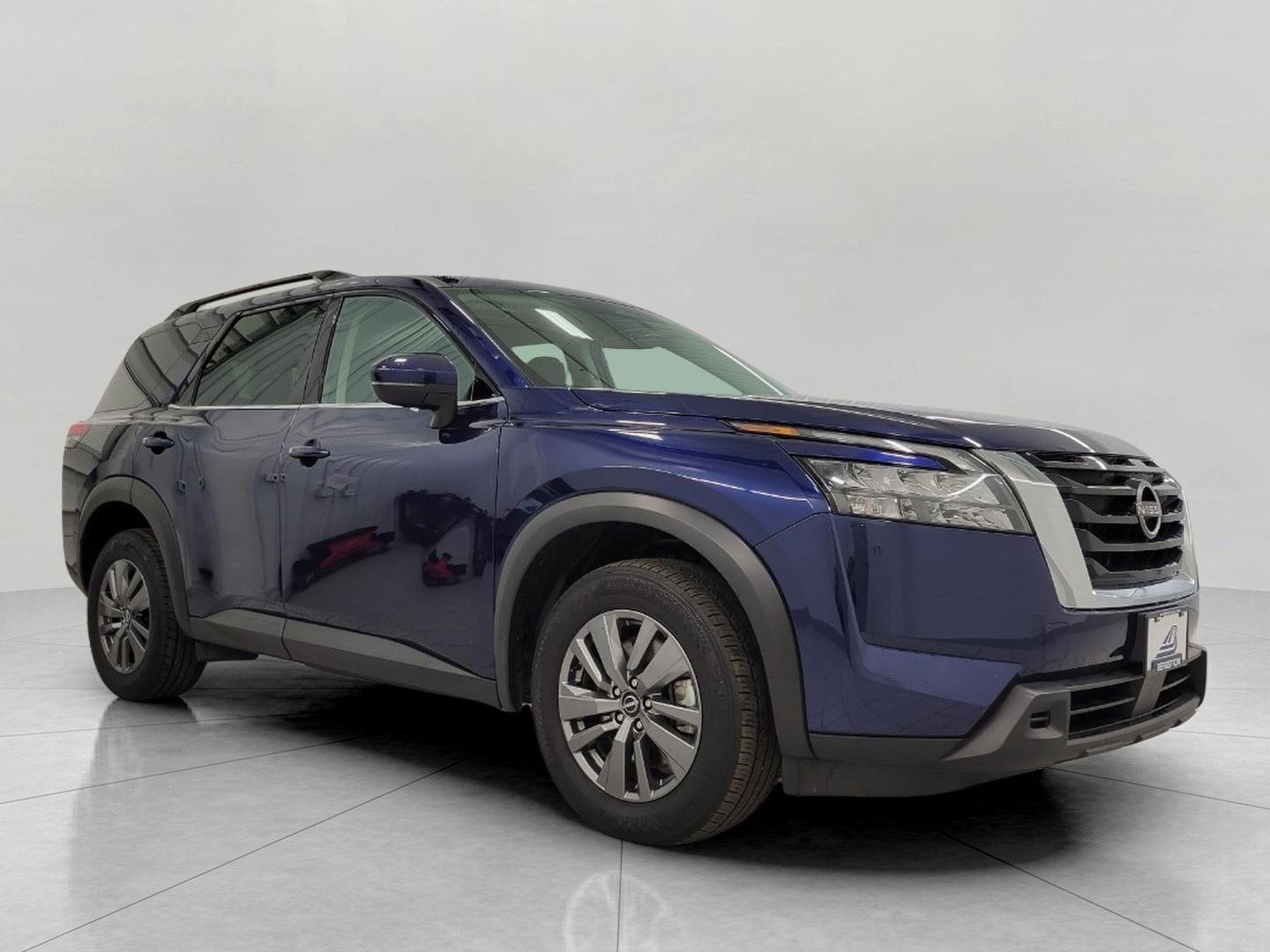 Used 2025 Nissan Pathfinder SV image 1