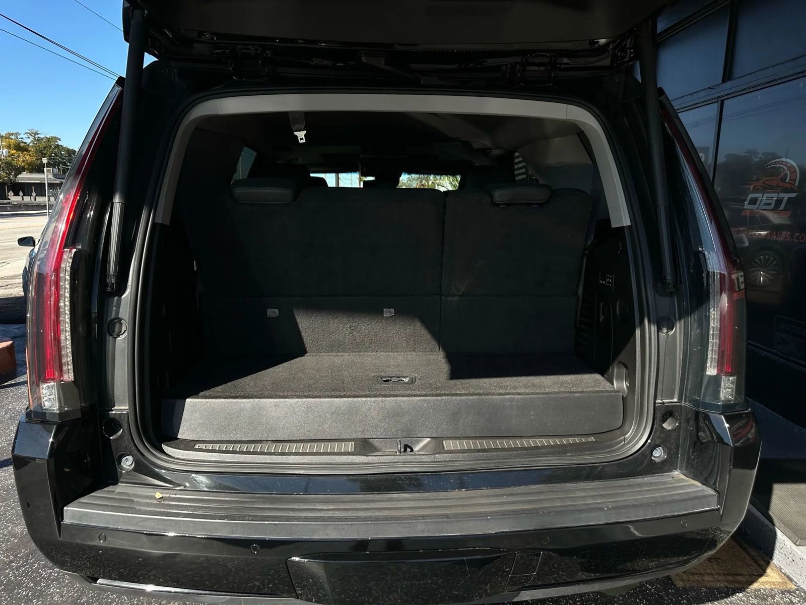 Used 2015 Cadillac Escalade Luxury image 11