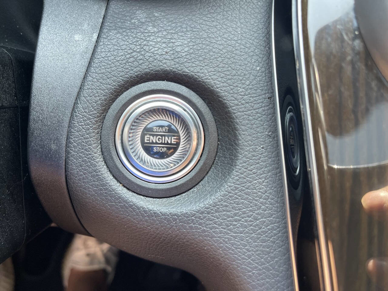 Used 2019 Mercedes-Benz C 300 4MATIC Sedan image 30