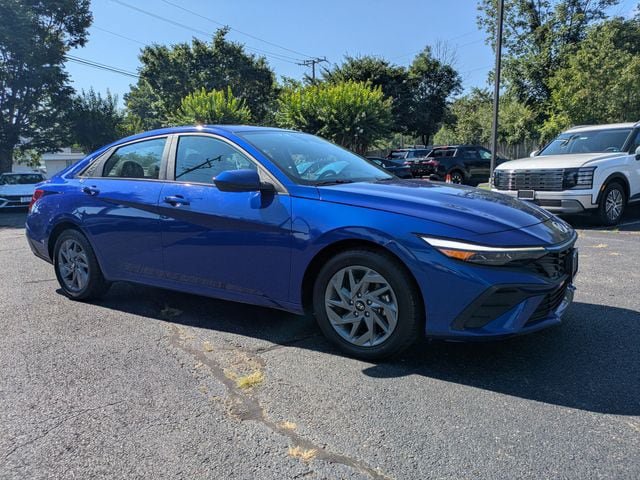 Used 2024 Hyundai Elantra SEL FWD video 1
