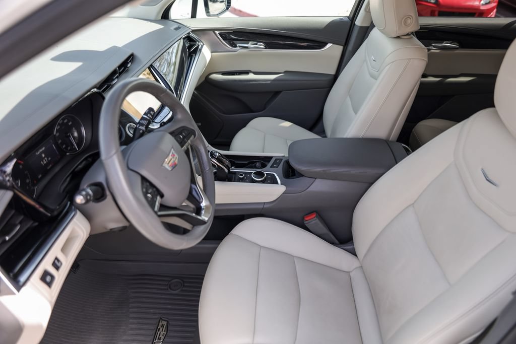 Used 2023 Cadillac XT6 Premium Luxury FWD image 9