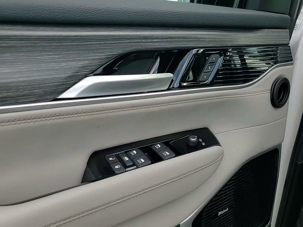 Certified 2024 Jeep Wagoneer Series III w/ Premium Group I image 24