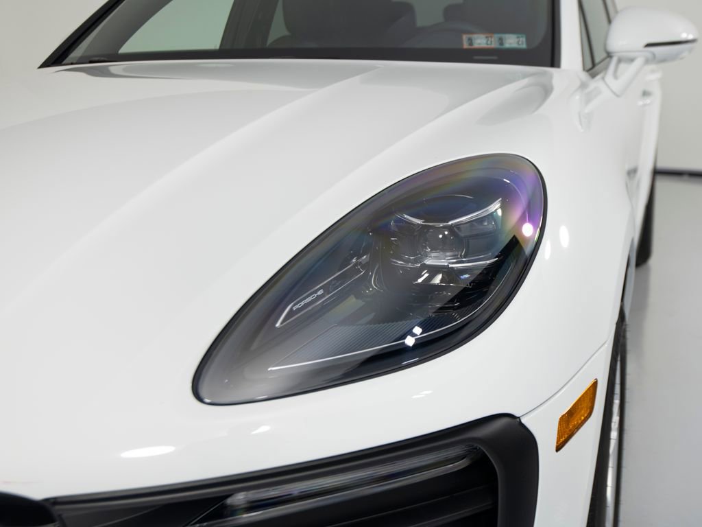 Certified 2025 Porsche Macan image 37