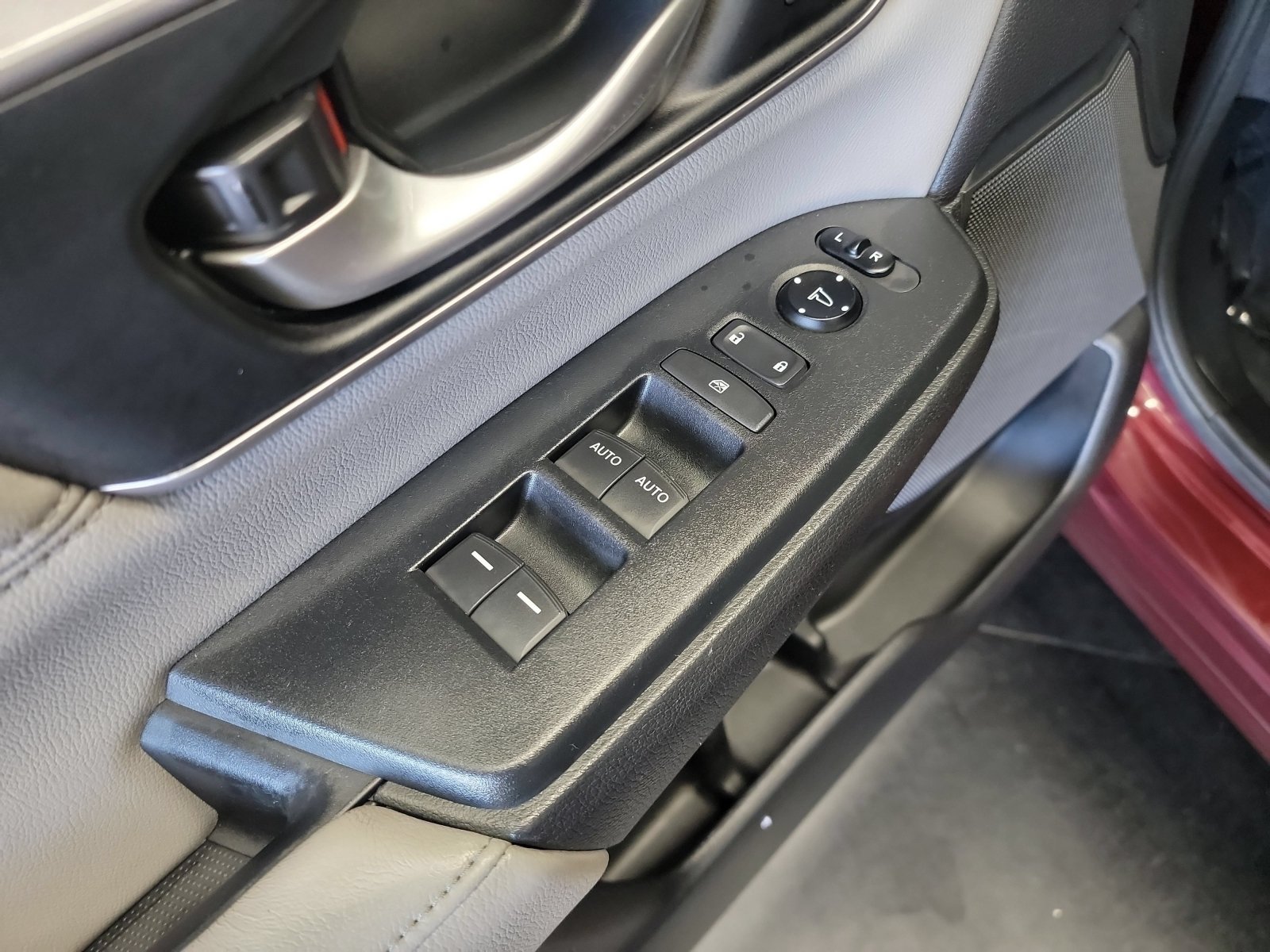 Used 2017 Honda CR-V Touring image 14