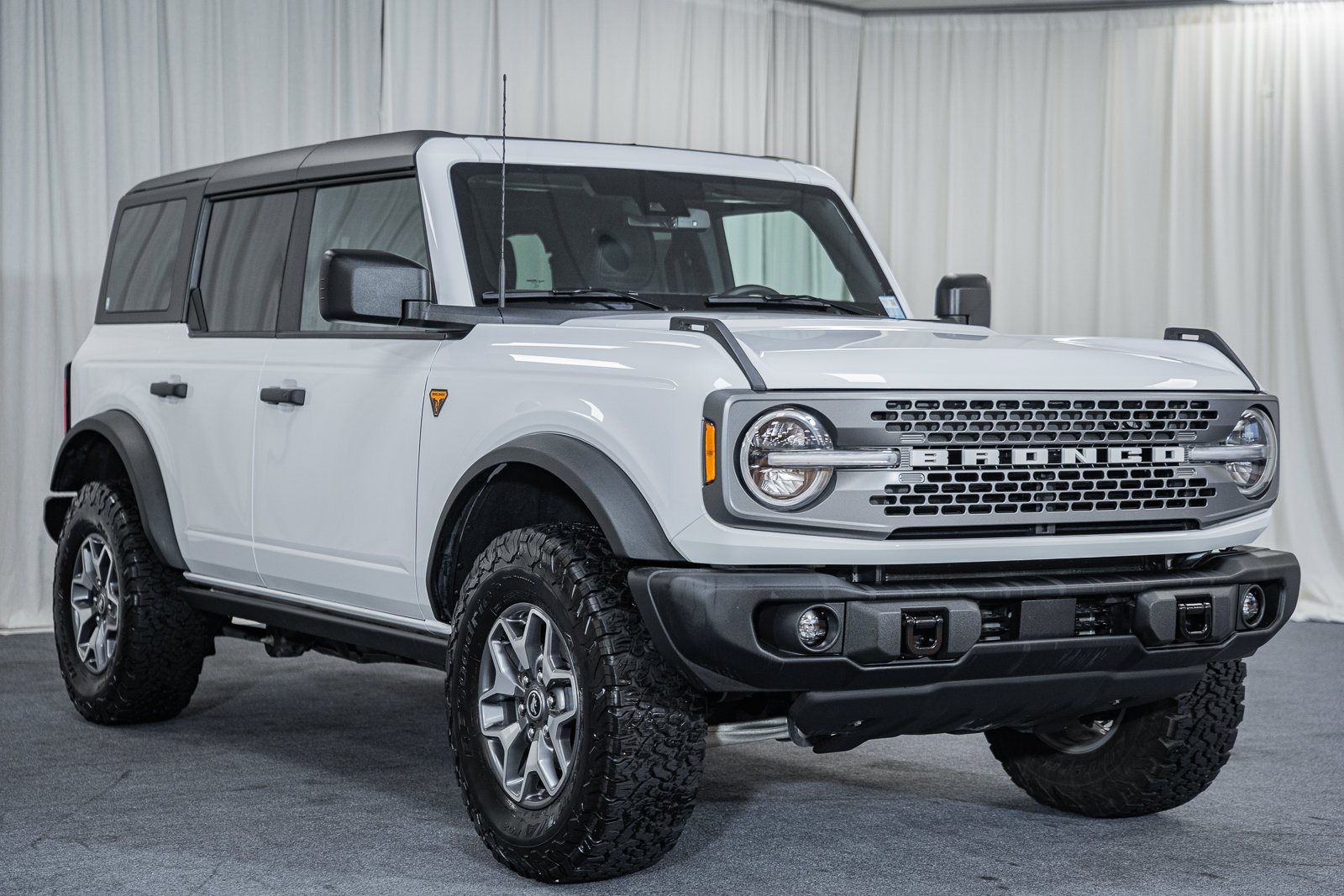 Certified 2025 Ford Bronco Badlands AWD/4WD image 1