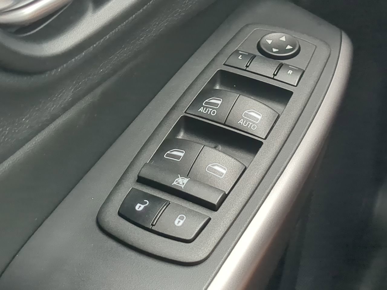 Used 2022 Jeep Cherokee Latitude Lux w/ Sun & Sound Group image 21