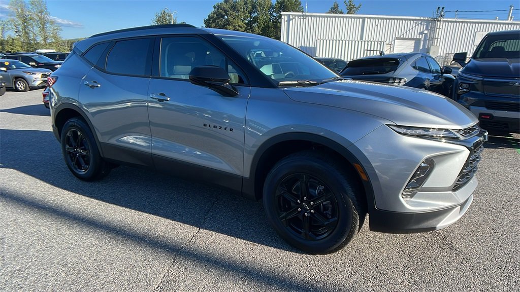 New 2025 Chevrolet Blazer LT w/ Midnight/Sport Edition image 3