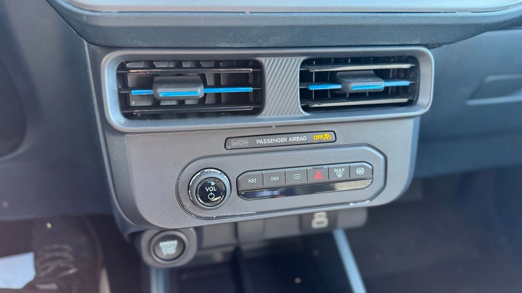 Used 2025 Ford Maverick Lobo AWD/4WD image 18