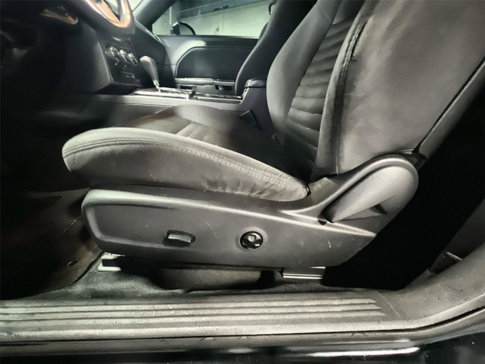 Used 2014 Dodge Challenger SXT w/ Sport Appearance Package image 11