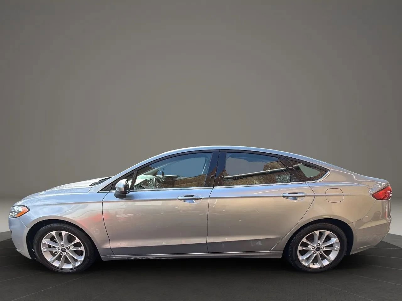 Used 2020 Ford Fusion SE image 8