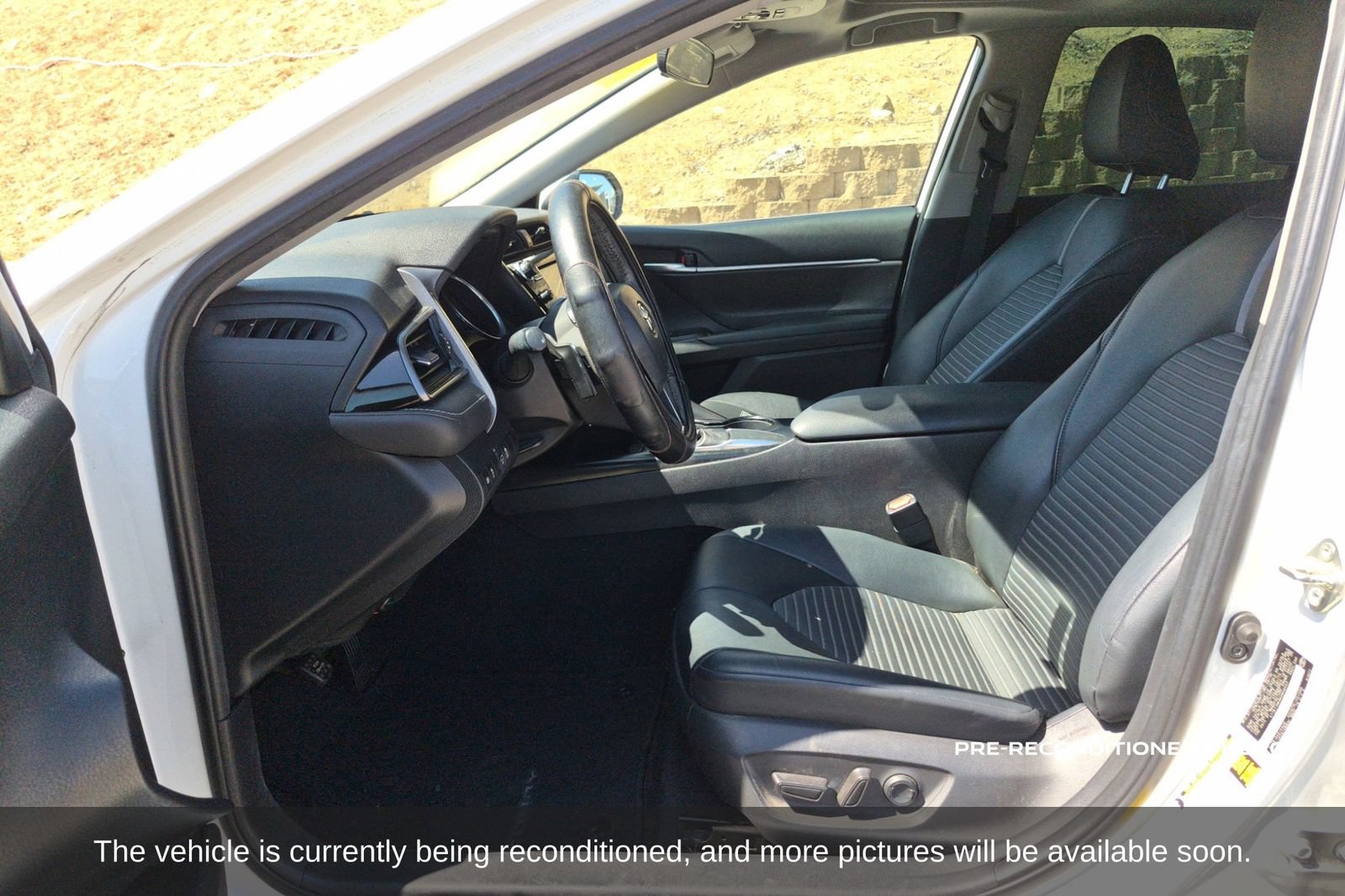 Used 2019 Toyota Camry SE w/ Carpet Mat Package FWD image 11