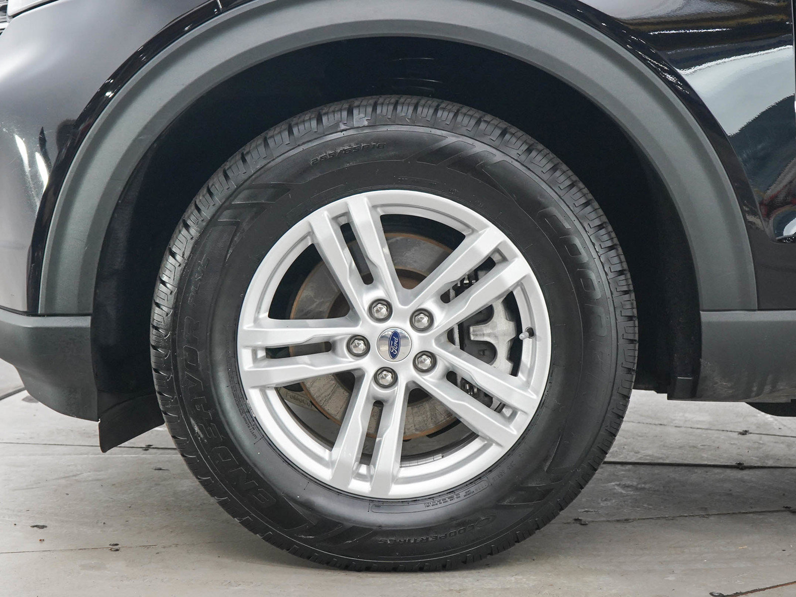Used 2021 Ford Explorer XLT w/ Equipment Group 202A AWD/4WD image 31