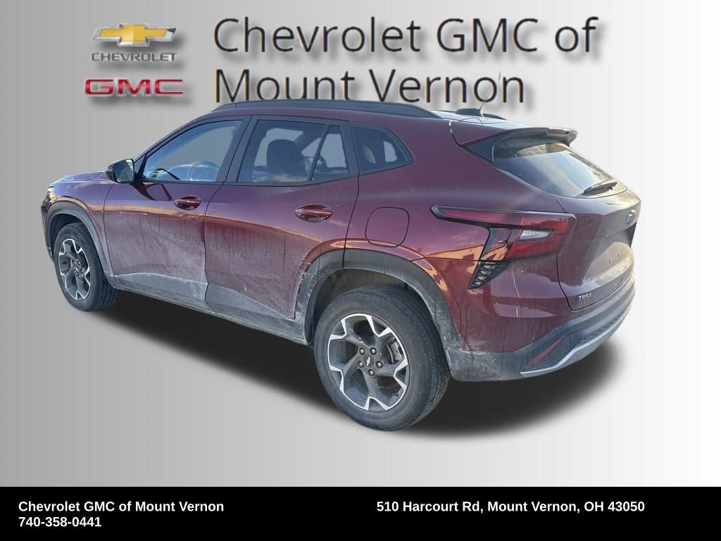 Used 2024 Chevrolet Trax LT w/ LT Convenience Package image 3