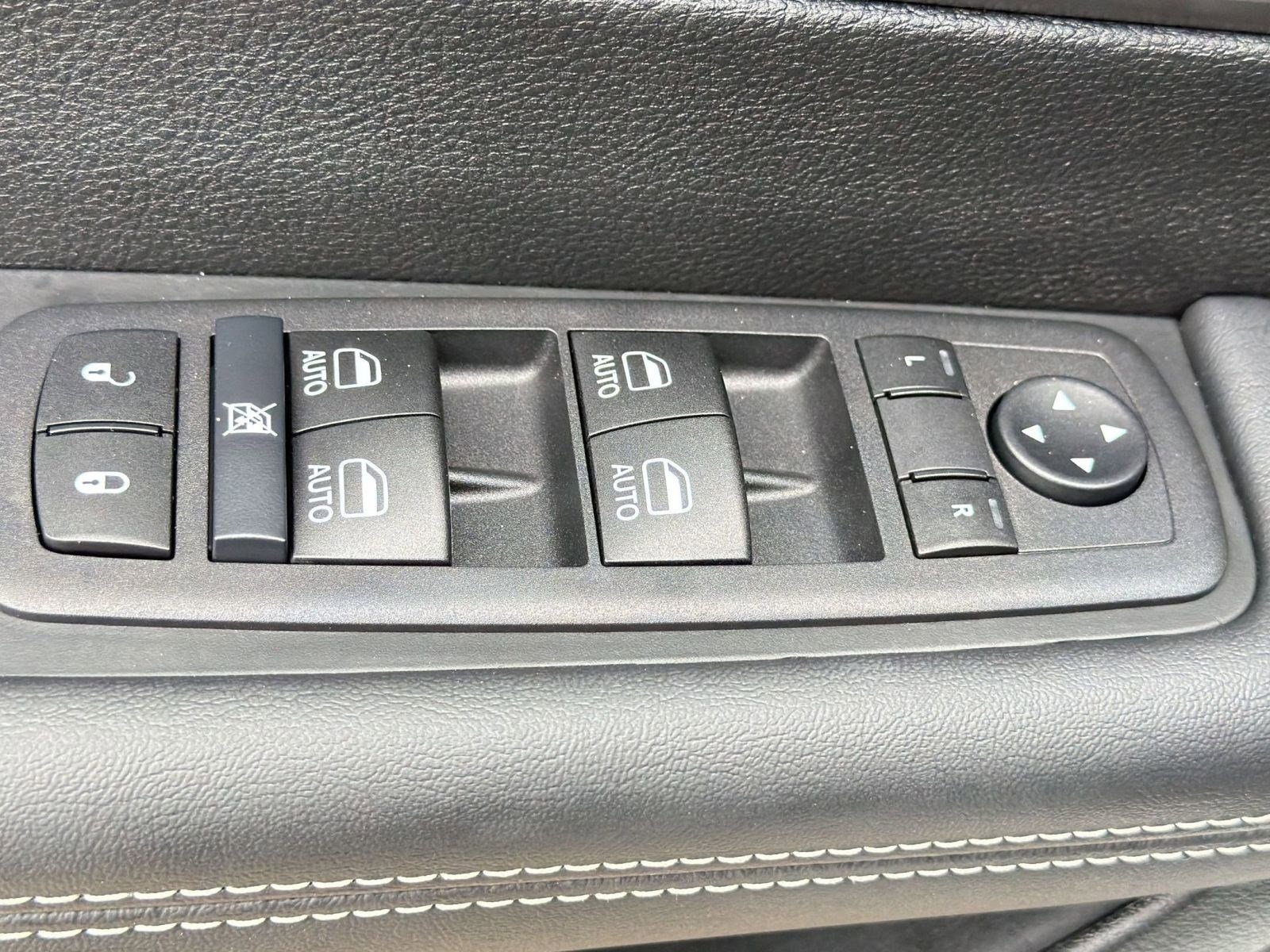 Used 2026 Chrysler Pacifica Select image 21