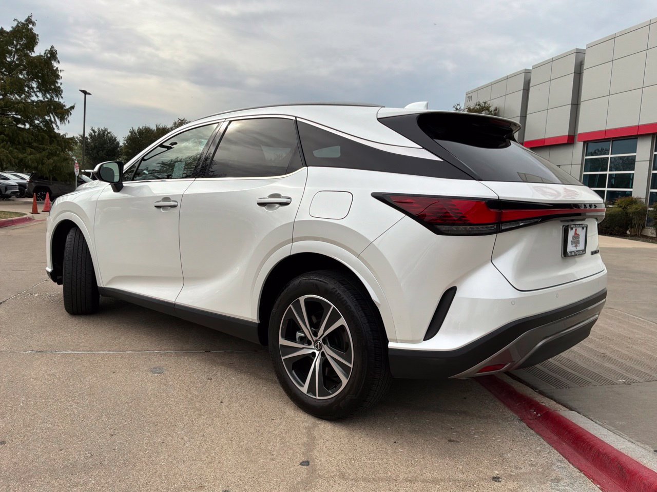 Used 2025 Lexus RX 350 Premium FWD image 8