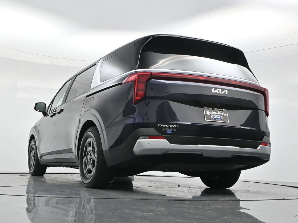 Used 2025 Kia Carnival FWD image 47
