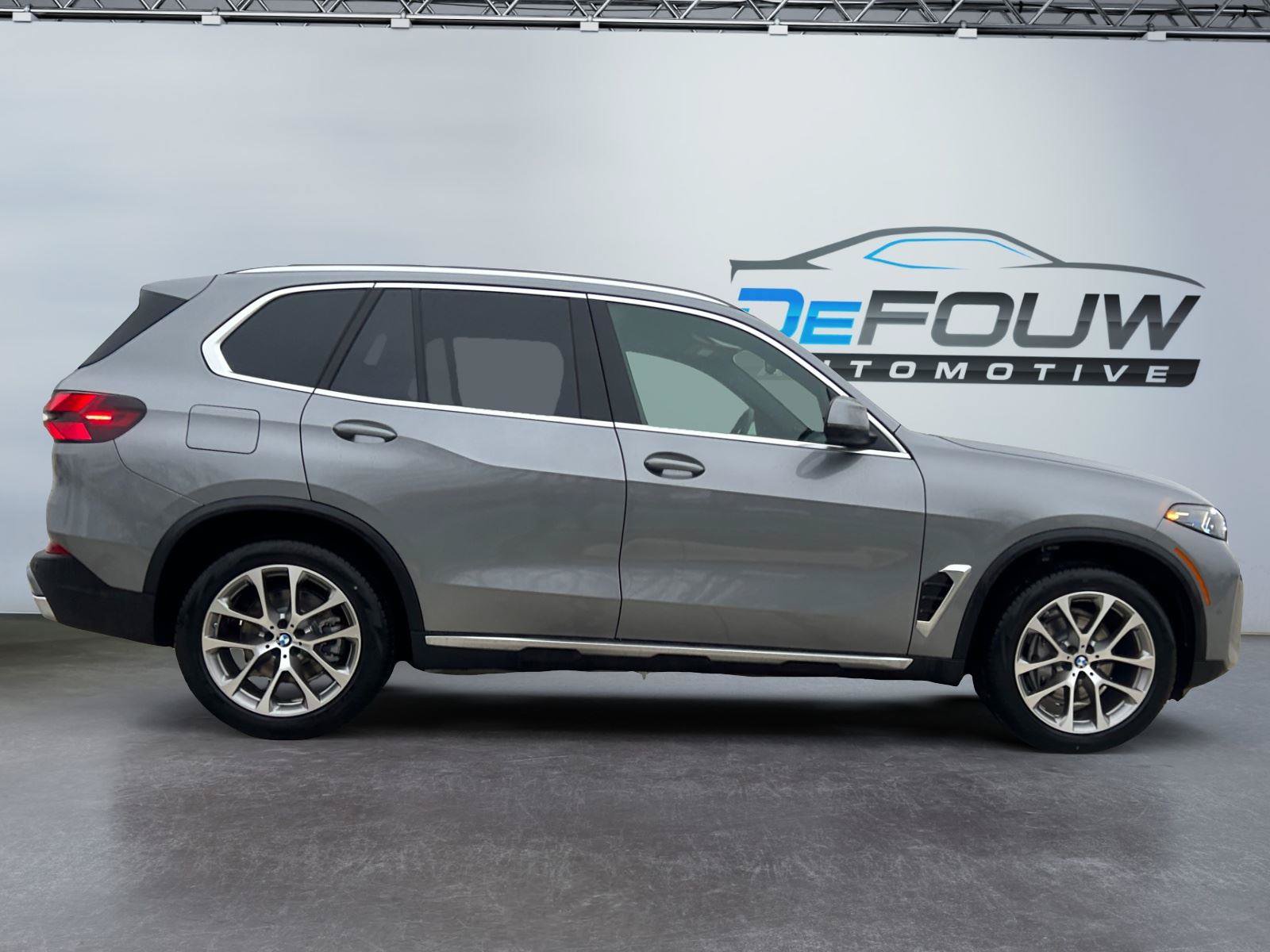 Used 2024 BMW X5 xDrive40i w/ Premium Package AWD/4WD image 2