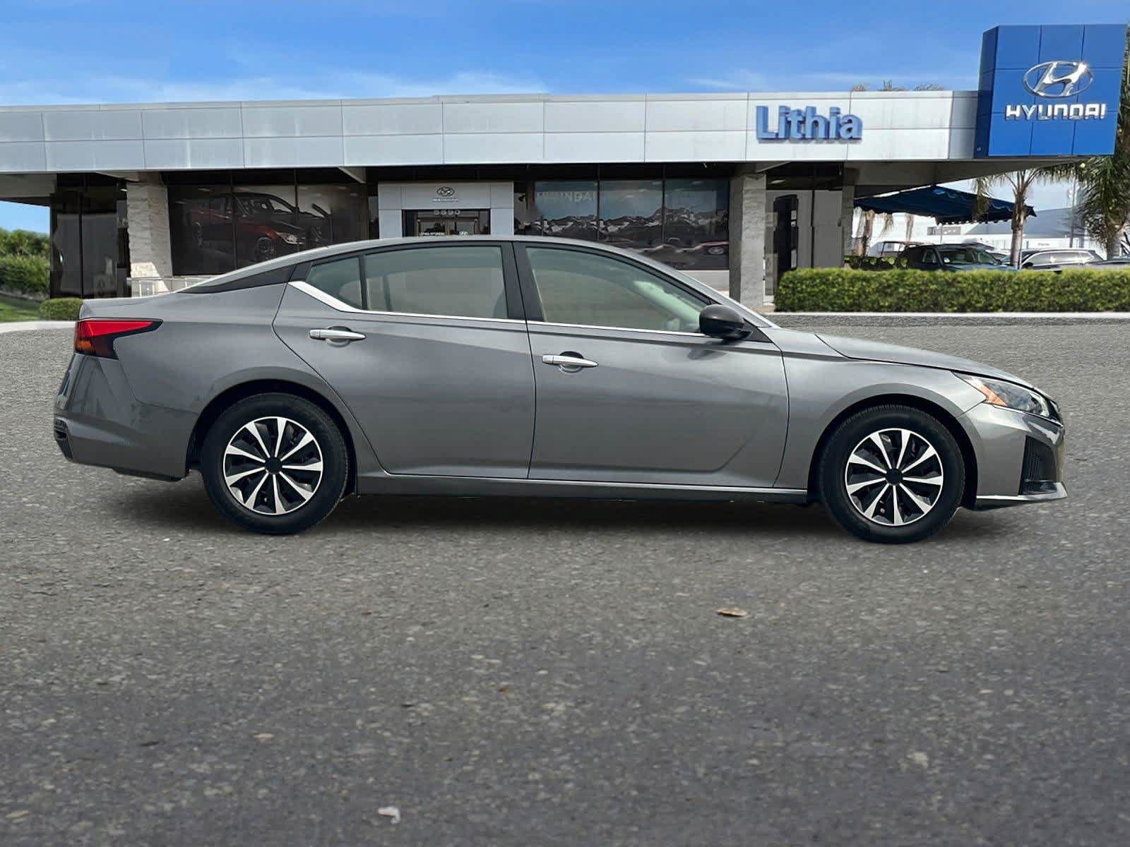 Used 2024 Nissan Altima 2.5 S FWD image 9
