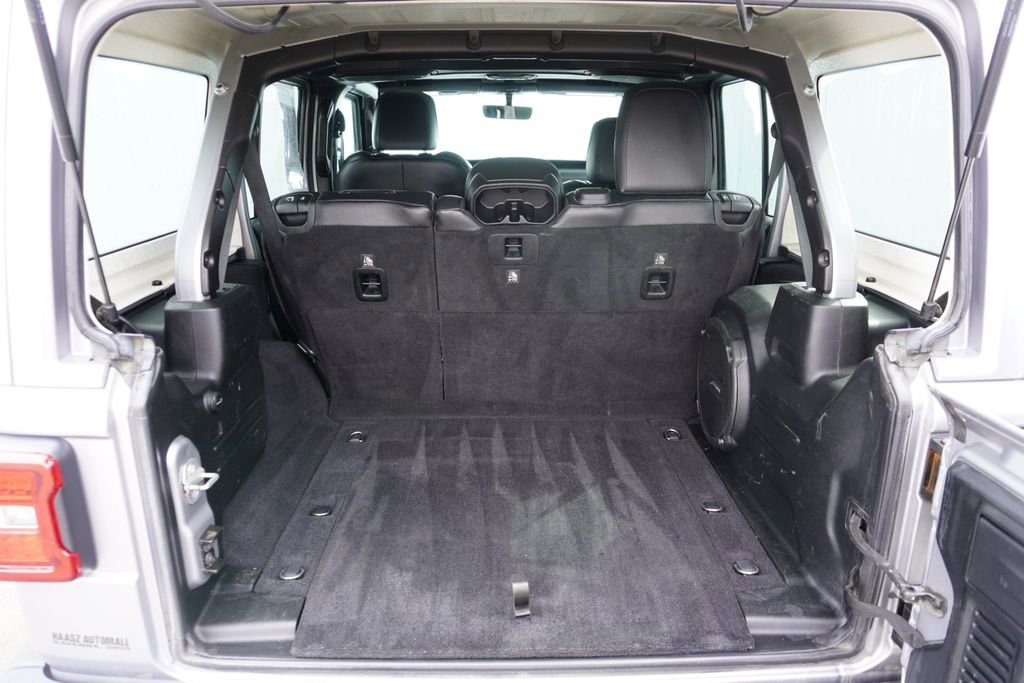 Used 2018 Jeep Wrangler Unlimited Sahara image 7
