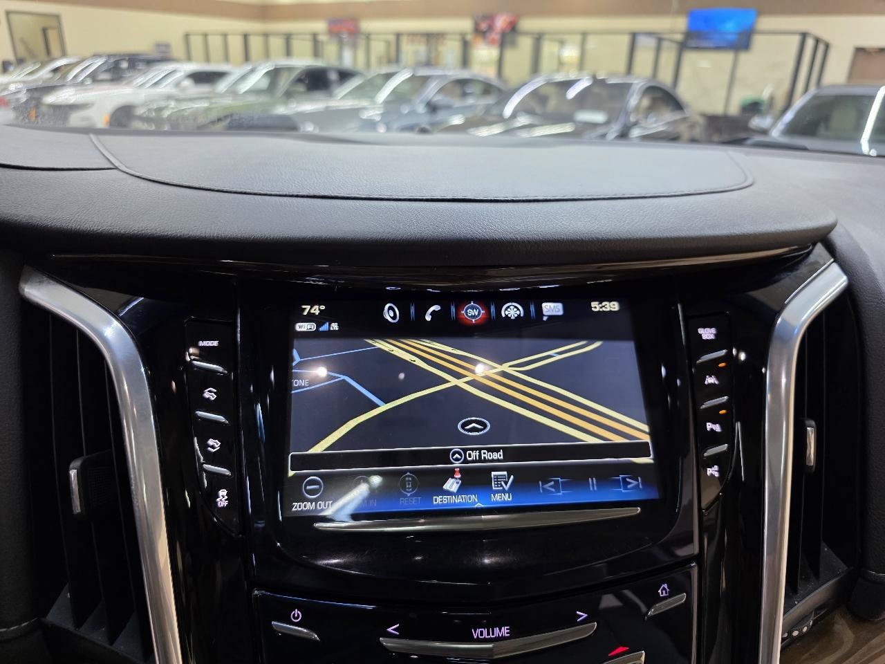 Used 2018 Cadillac Escalade Premium Luxury AWD/4WD image 33