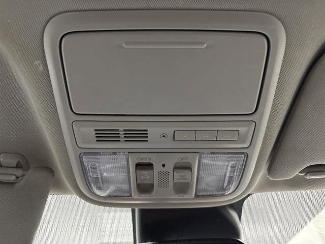 Used 2016 Honda Odyssey Touring Elite image 15