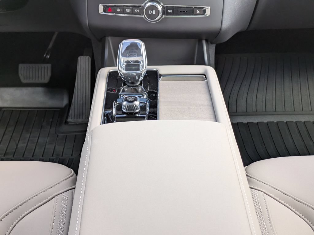 Used 2026 Volvo XC90 B6 Plus w/ Protection Package Premier AWD/4WD image 25
