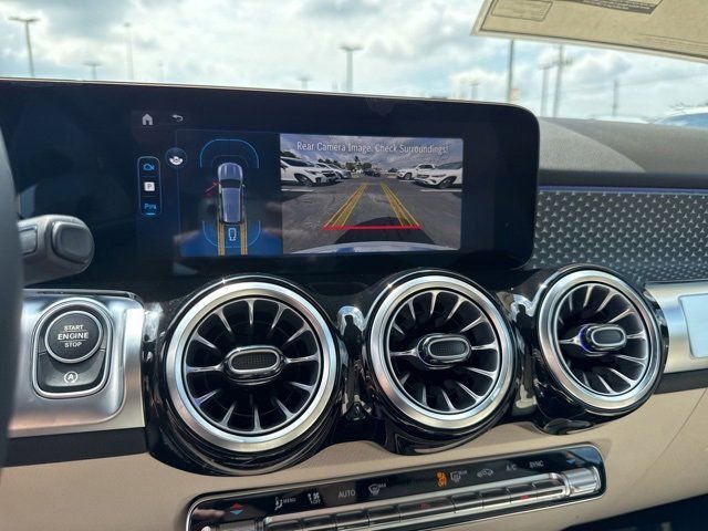 New 2025 Mercedes-Benz GLB 250 image 17